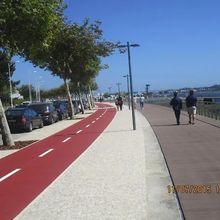 And Weekends, 4 * אספוסנדה