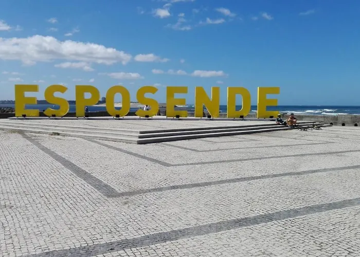 And Weekends, 4 Prázdninový dům