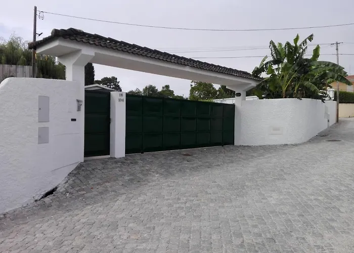 度假居 And Weekends, 4 埃斯波森迪