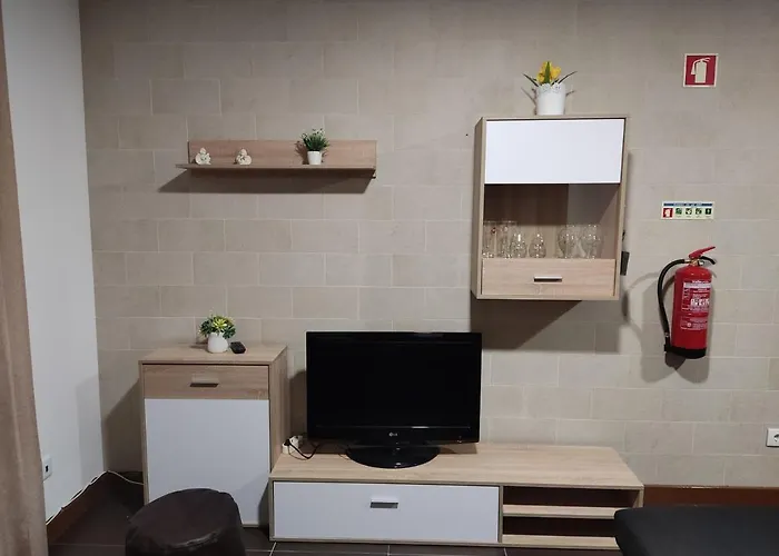 度假居 And Weekends, 4 埃斯波森迪