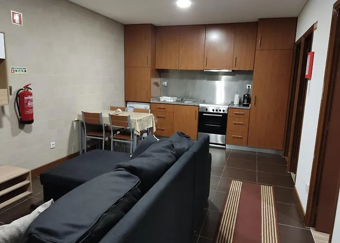 度假居 And Weekends, 4 *