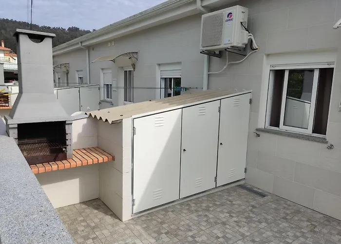 度假居 And Weekends, 4 埃斯波森迪