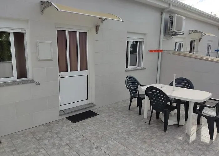 And Weekends, 4 Prázdninový dům